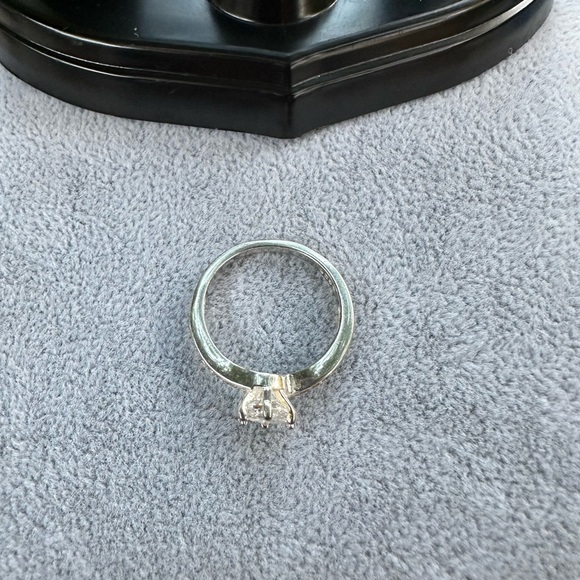 New 925 Italy Sterling Silver Elegant Women's Ring with Clear Stones Size 7 - Picture 2 of 11